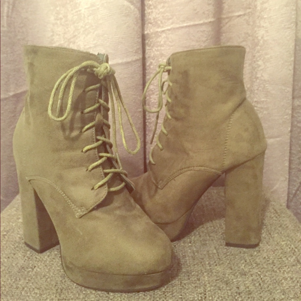 Vintage style high platform heels moss green
